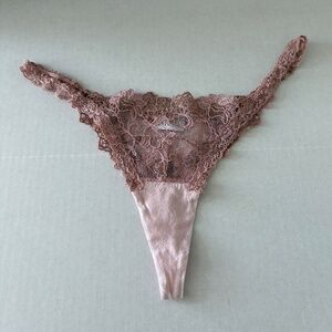 La Perla Luxury Underwear Blush Pink Thong - Size M.‎